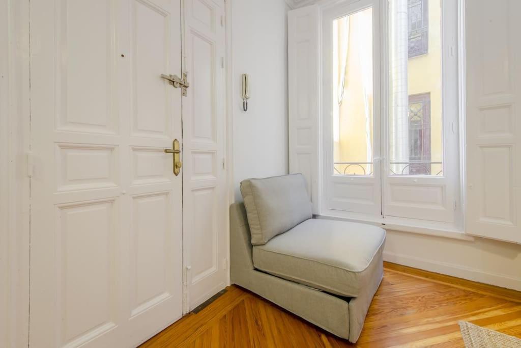 Petite E Chic Loft Para 3 En El Corazon De Madrid Buitenkant foto