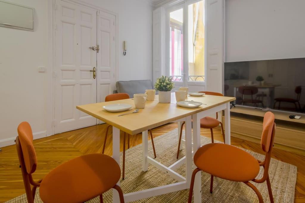 Petite E Chic Loft Para 3 En El Corazon De Madrid Buitenkant foto