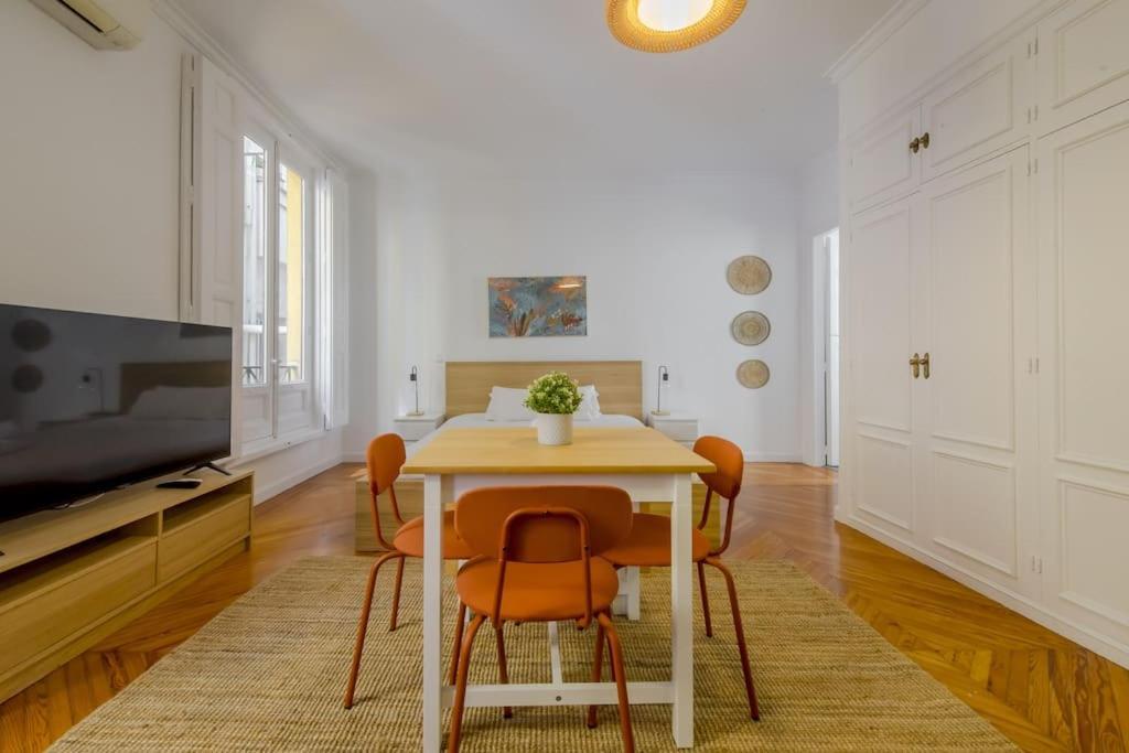Petite E Chic Loft Para 3 En El Corazon De Madrid Buitenkant foto